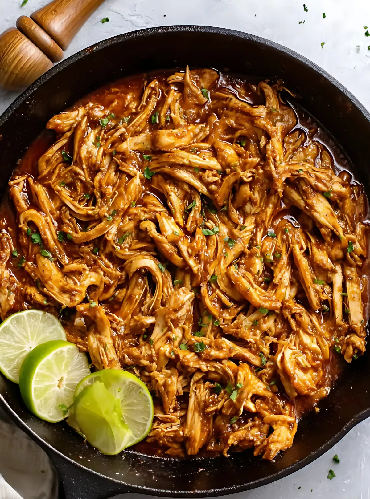 Shredded chicken in sauce with lime slices