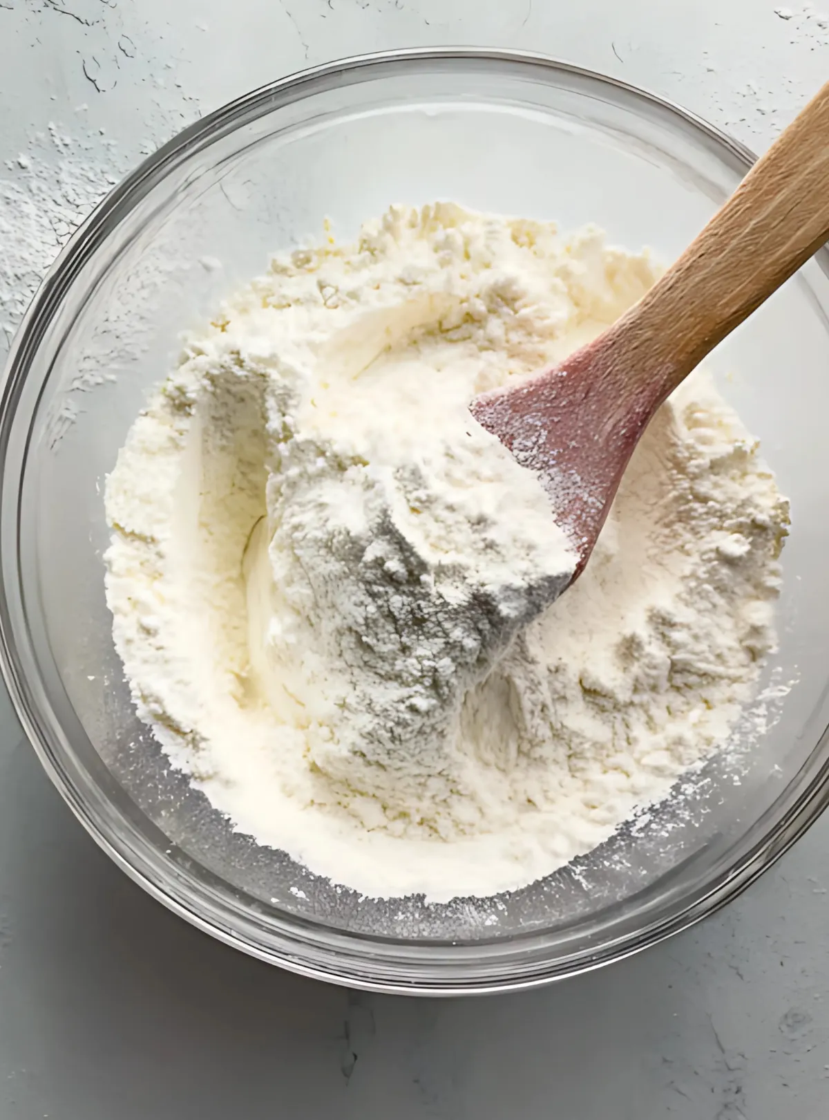 fécule blanche lisse avec spatule en bois