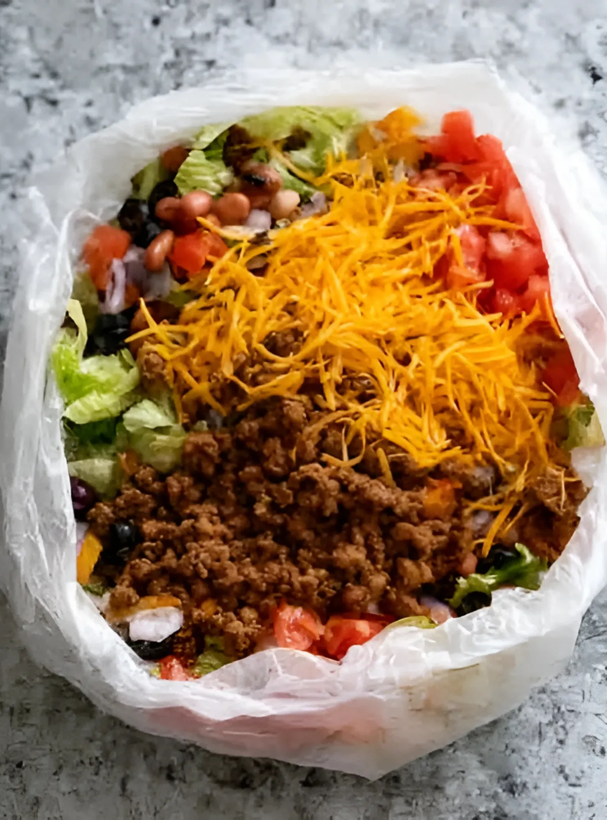 ingrédients salade dans sac plastique