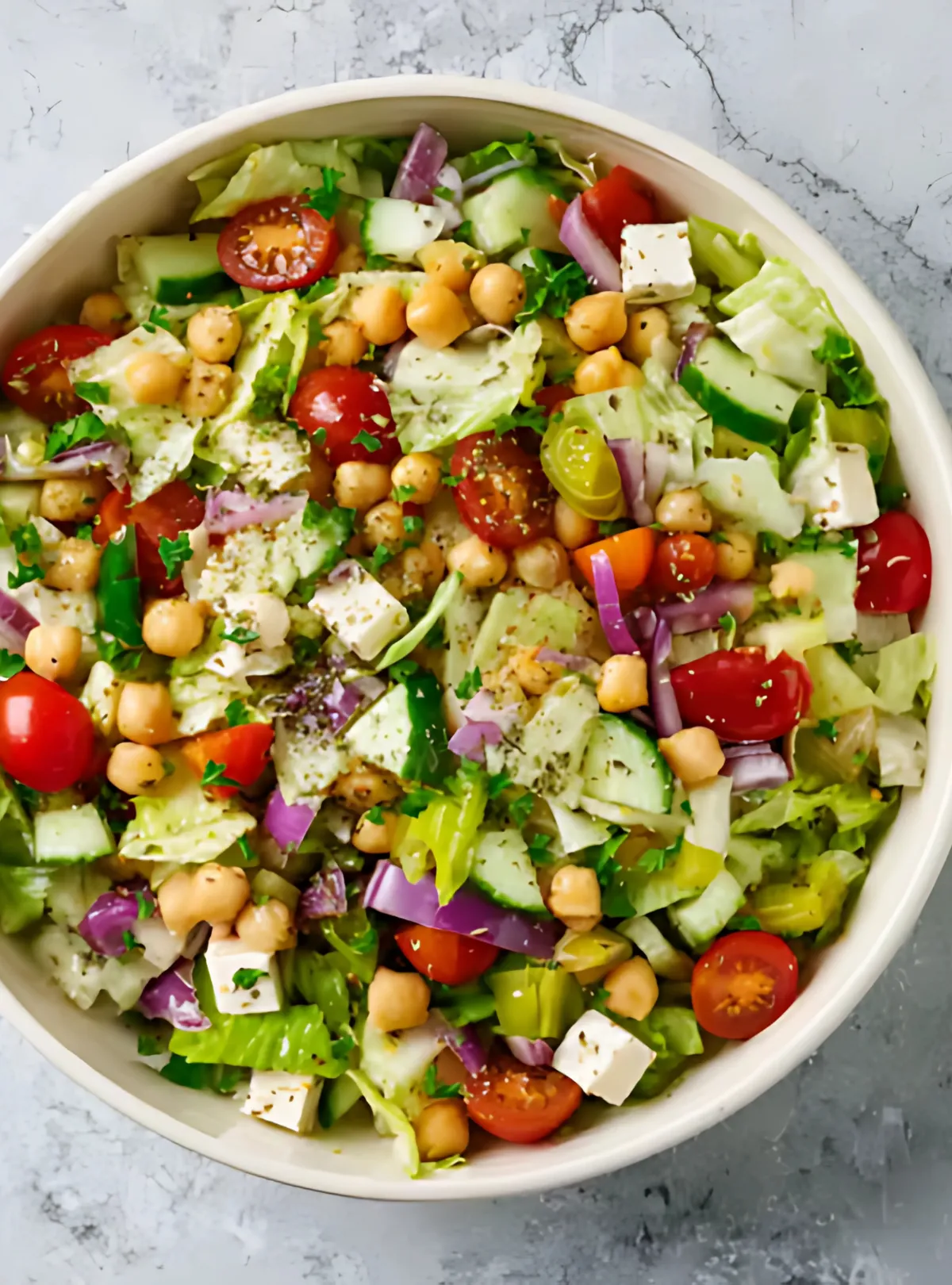 salade italienne mélangée dans bol