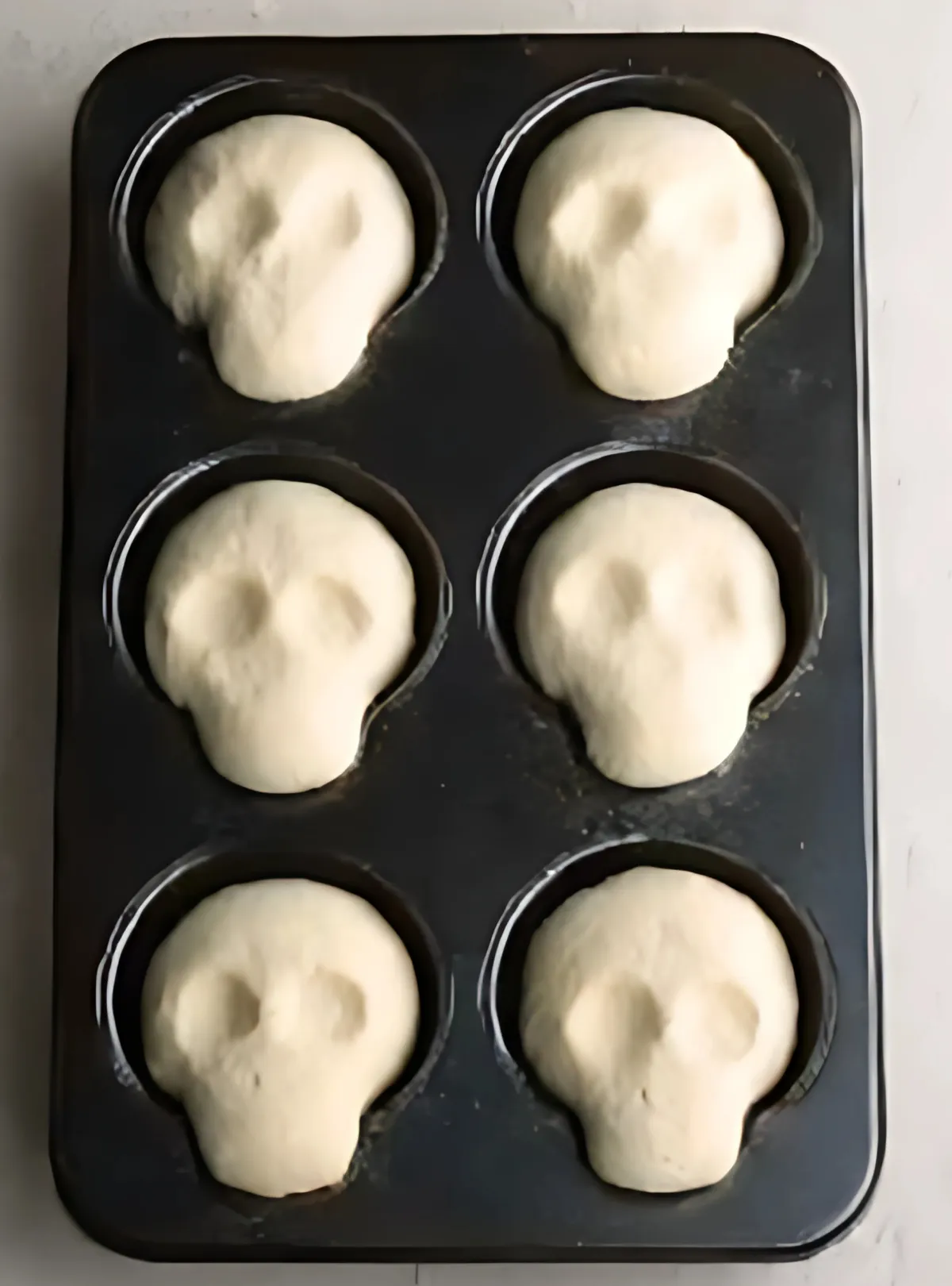 Moule pâte crâne avant cuisson