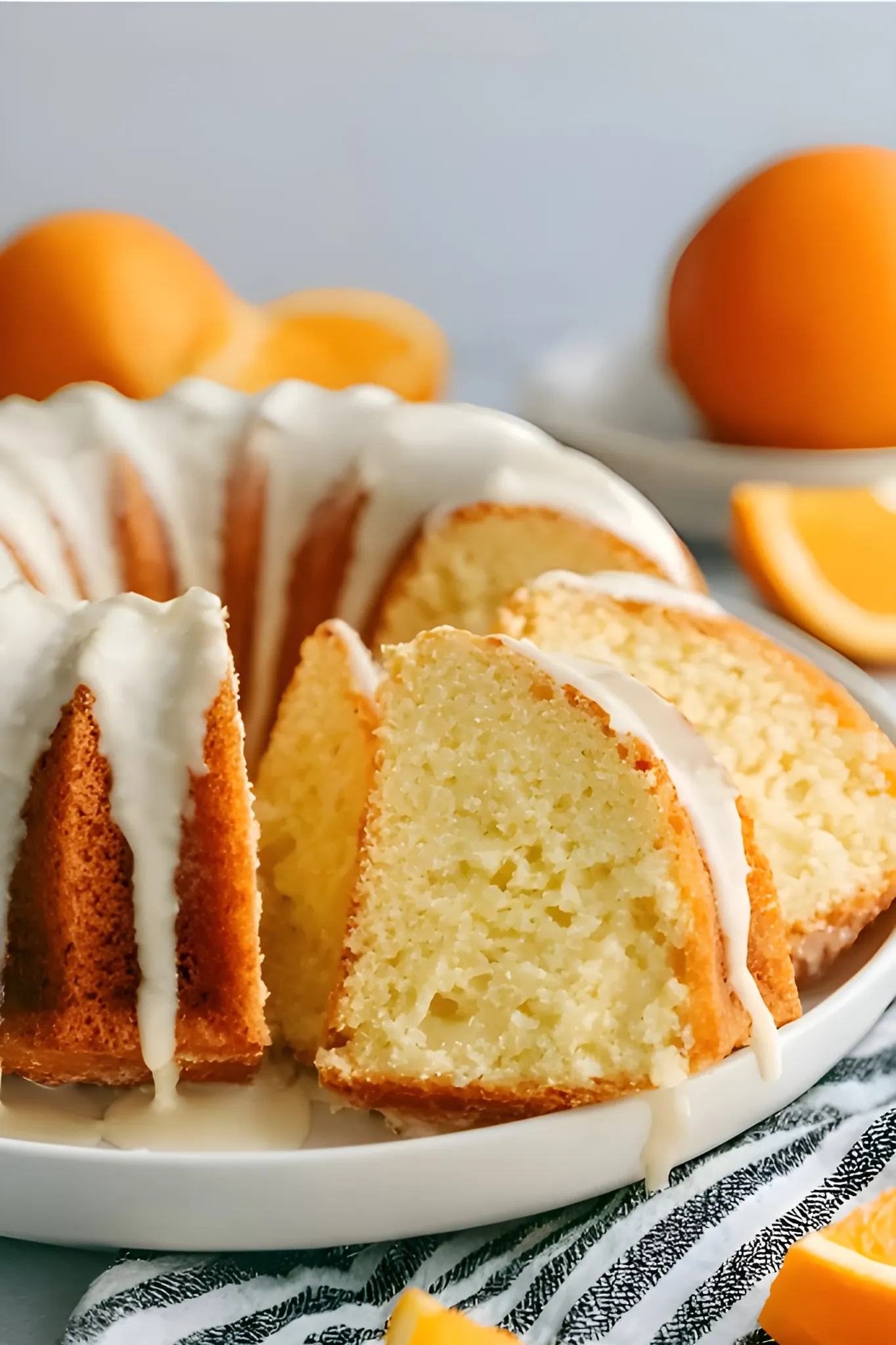 Bundt cake slices plate