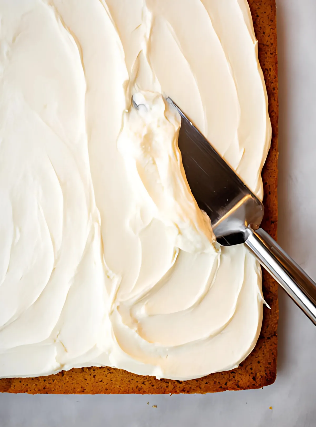 Spreading cream cheese filling