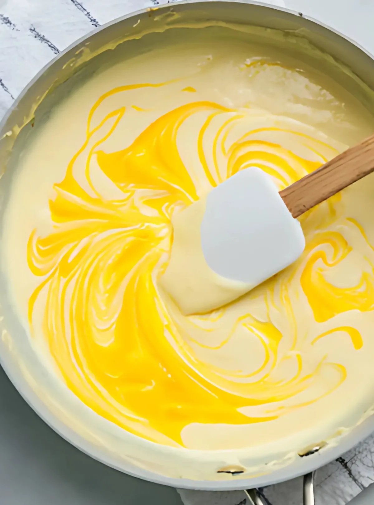 Yellow swirl fudge mixture