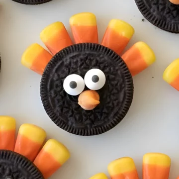 Thanksgiving Oreo cookie