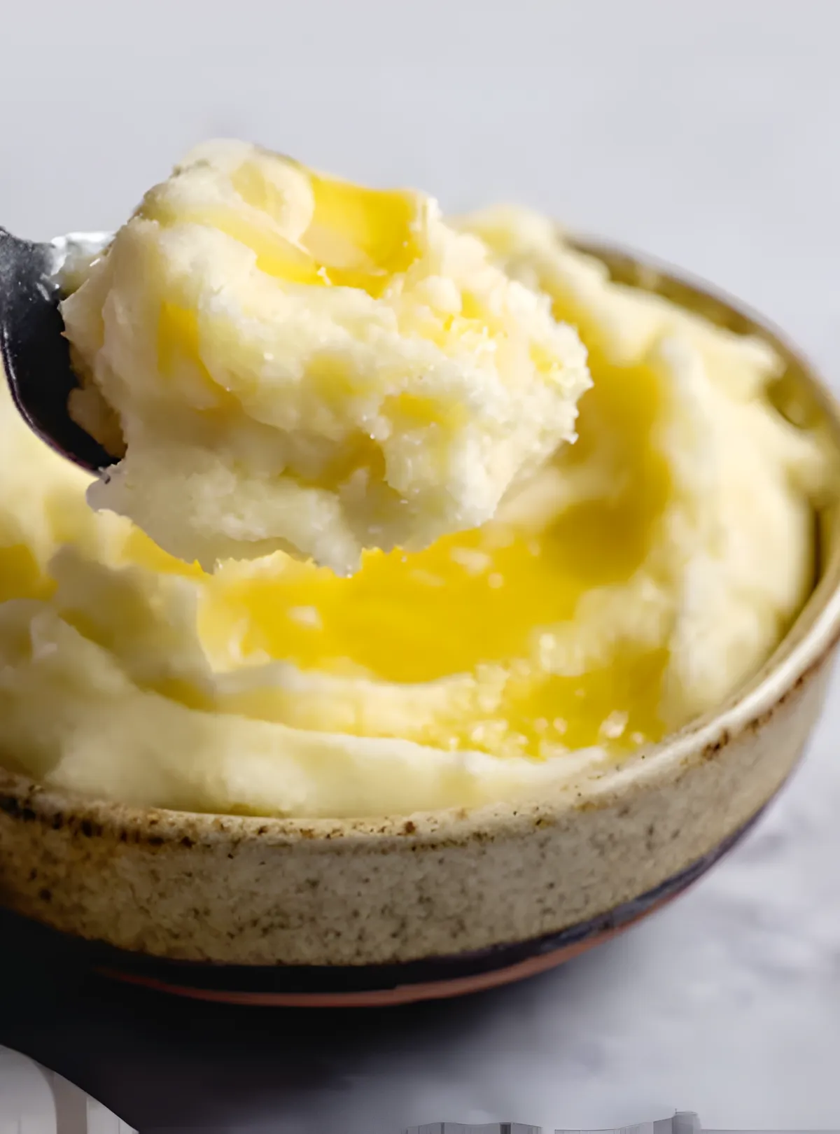 mashed potatoes spoon