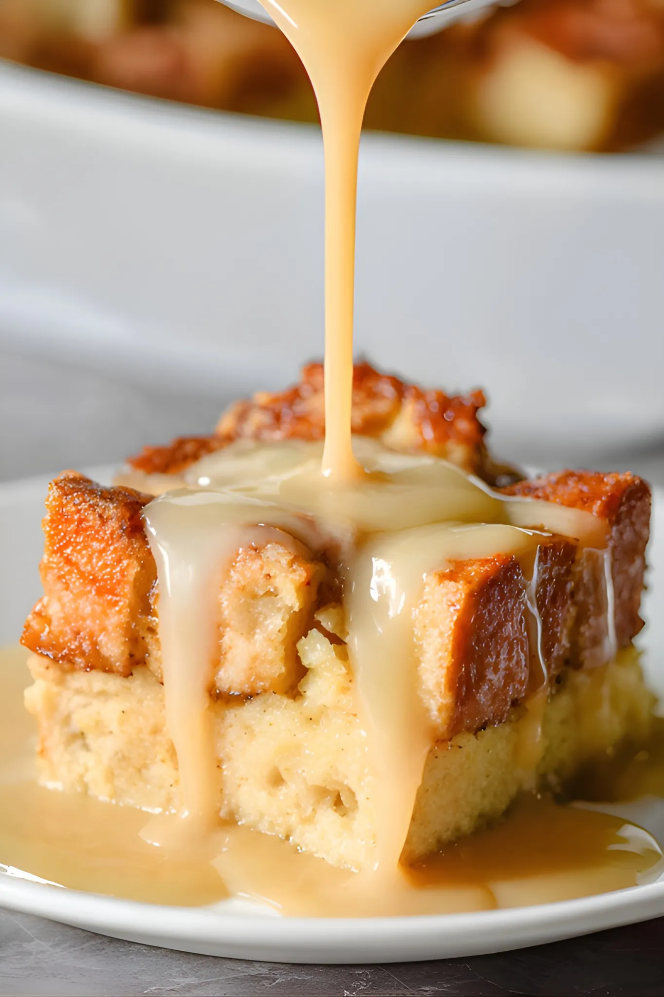 Vanilla sauce pouring