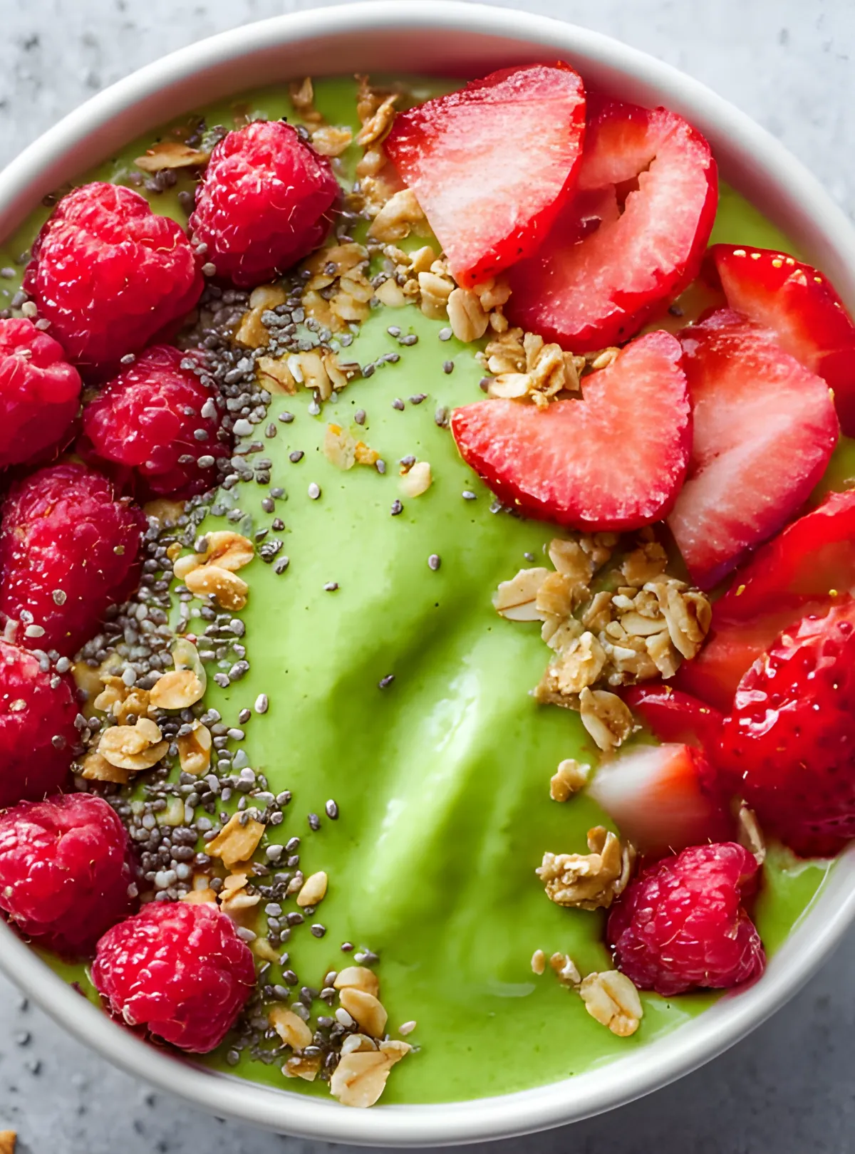 Strawberry raspberry smoothie bowl