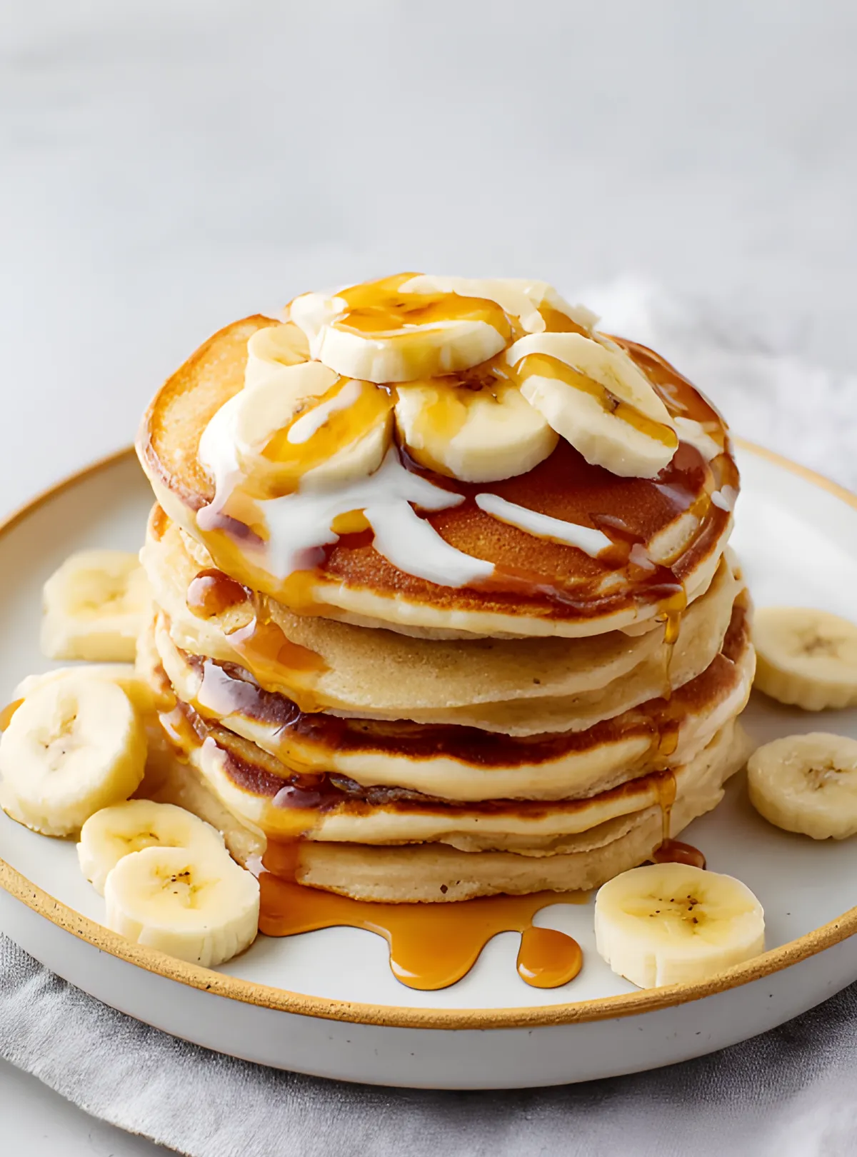 banana pancakes with drizzle