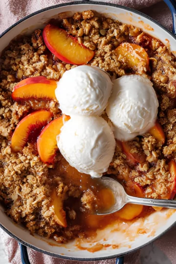 Peach crisp dessert